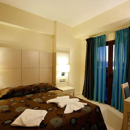 Theros Apartahotel Tavronitis