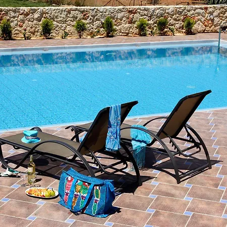 Apart Otel Theros Tavronitis